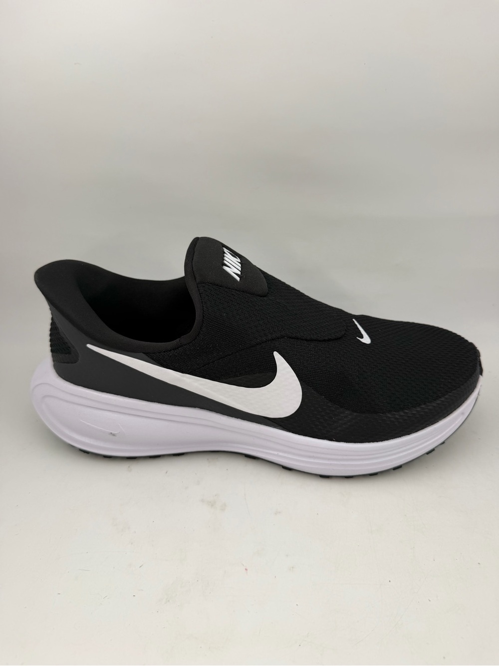 Nike Unisex Revolution 8 Easy On Running Shoes Black White - Sizes M/10; W/11.5